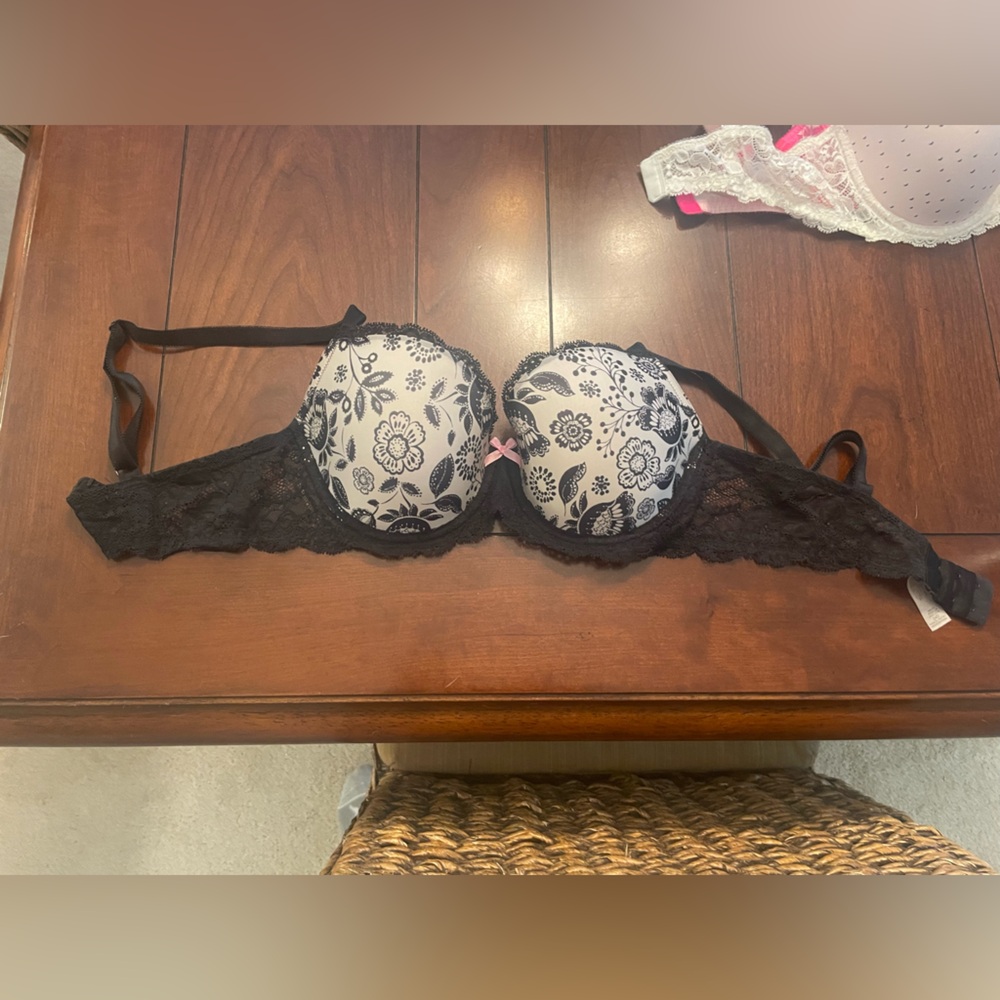 Victoria’s Secret dream Angels Black and cream floral Lace ts